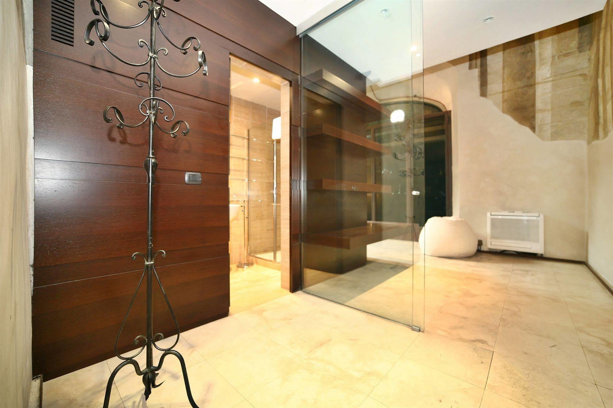 Florentia Suites *
