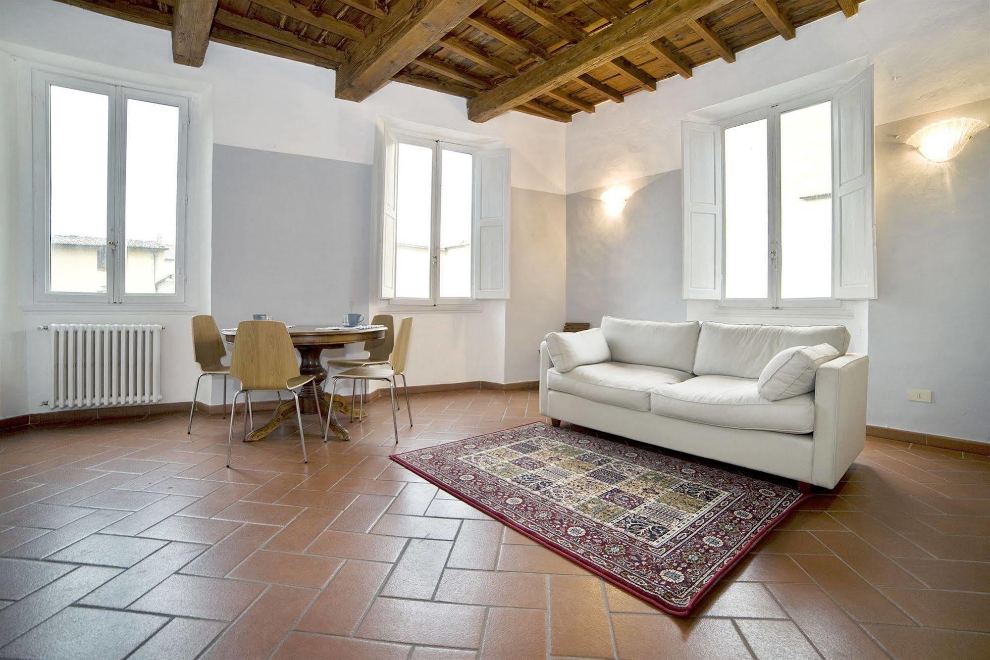 Florentia Suites Hotel *